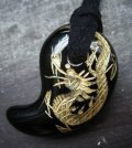 龍彫オニキス勾玉ネックレス(金色)