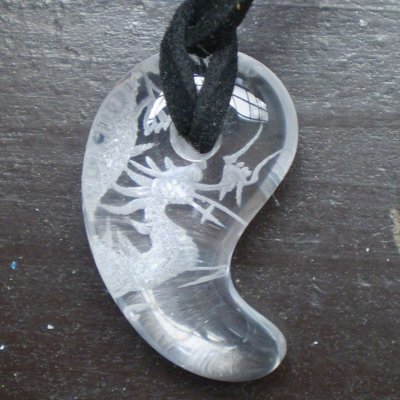 画像1: 龍彫水晶勾玉ネックレス