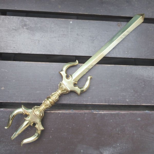 画像1: 真鍮製 カドゥガ(利剣)・三鈷剣　46センチ (1)